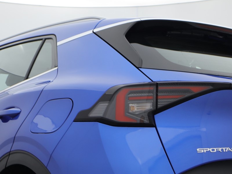 2025 (75) KIA SPORTAGE 1.6T GDi HEV Pure 5dr Auto 4898936