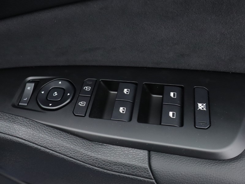 2025 (75) KIA SPORTAGE 1.6T GDi HEV GT-Line S 5dr Auto 4896836