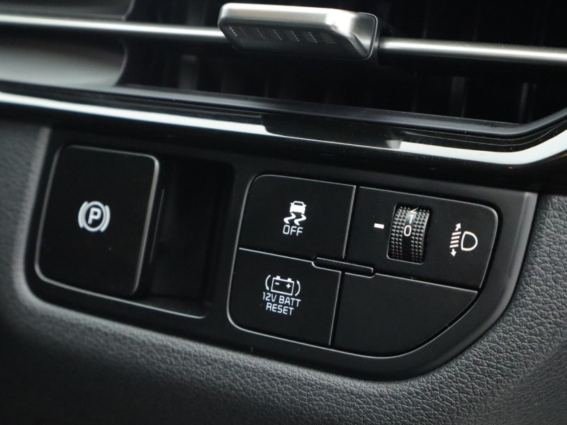 2025 (75) KIA SPORTAGE 1.6T GDi HEV Pure 5dr Auto 4900044