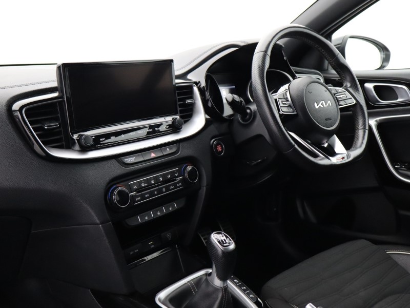 2025 (25) KIA CEED 1.5T GDi ISG 138 GT-Line 5dr 4977137