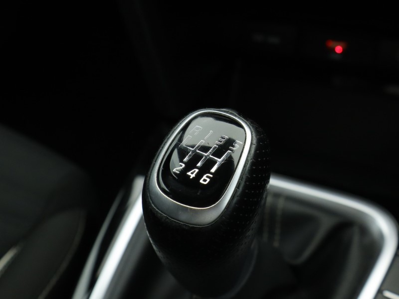 2025 (25) KIA CEED 1.5T GDi ISG 138 GT-Line 5dr 4977153