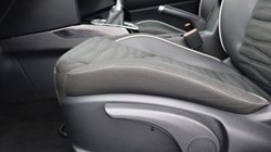 2025 (25) KIA CEED 1.5T GDi ISG 138 GT-Line 5dr 4977136