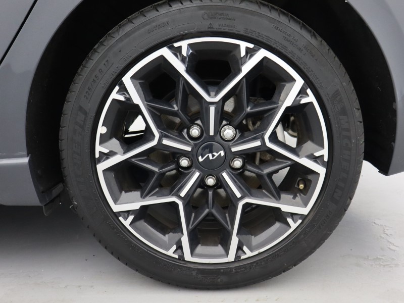 2025 (25) KIA CEED 1.5T GDi ISG 138 GT-Line 5dr 4977119