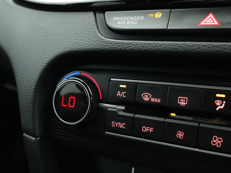 2025 (25) KIA CEED 1.5T GDi ISG 138 GT-Line 5dr 4977150