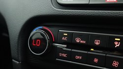 2025 (25) KIA CEED 1.5T GDi ISG 138 GT-Line 5dr 4977150