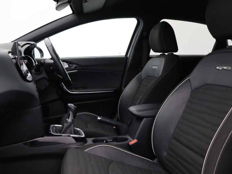 2025 (25) KIA CEED 1.5T GDi ISG 138 GT-Line 5dr 4977114