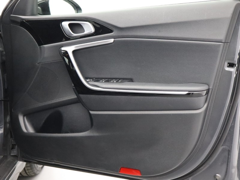 2025 (25) KIA CEED 1.5T GDi ISG 138 GT-Line 5dr 4977126