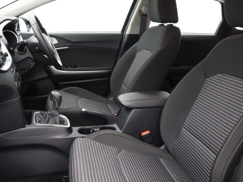 2025 (25) KIA CEED 1.5T GDi ISG 138 2 5dr 5093031