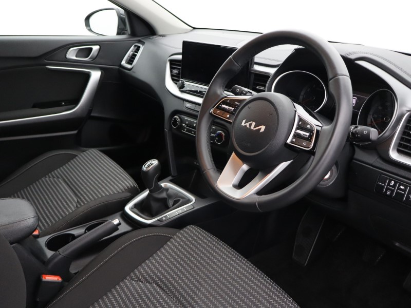 2025 (25) KIA CEED 1.5T GDi ISG 138 2 5dr 5093049