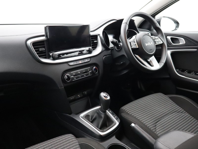 2025 (25) KIA CEED 1.5T GDi ISG 138 2 5dr 5093037