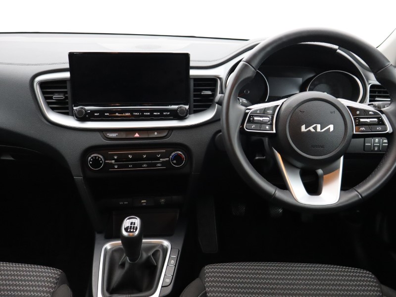 2025 (25) KIA CEED 1.5T GDi ISG 138 2 5dr 5093043