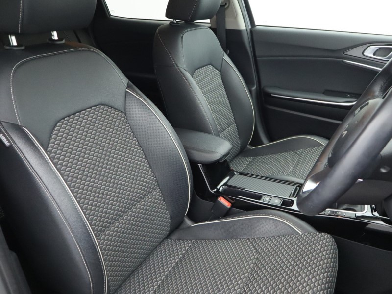 2025 (74) KIA XCEED 1.5T GDi ISG 138 3 5dr 4977454