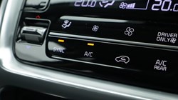 2022 (72) KIA SORENTO 1.6 T-GDi HEV 3 5dr Auto 5014981