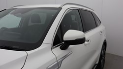 2022 (72) KIA SORENTO 1.6 T-GDi HEV 3 5dr Auto 5015004