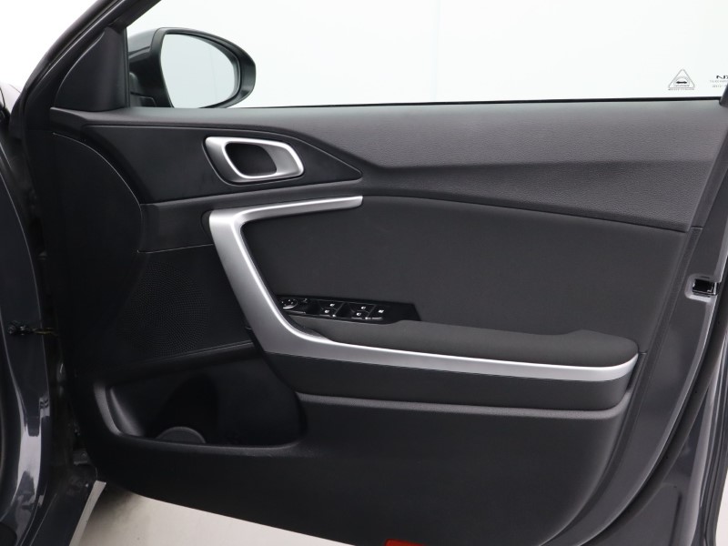 2025 (25) KIA CEED 1.5T GDi ISG 138 2 5dr 5043401