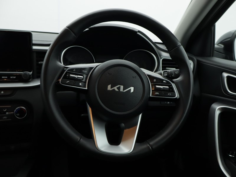 2025 (25) KIA CEED 1.5T GDi ISG 138 2 5dr 5043397