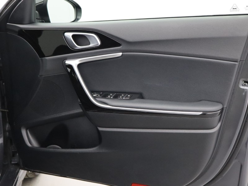 2022 (72) KIA CEED 1.5T GDi ISG GT-Line 5dr 5013643