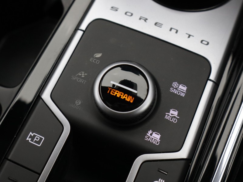 2024 (24) KIA SORENTO 1.6 T-GDi HEV Edition 5dr Auto 5091549