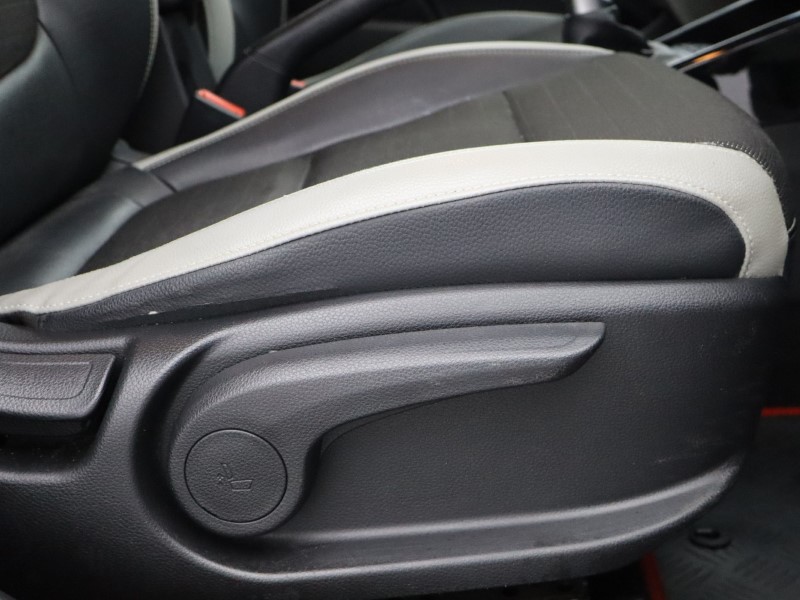 2018 (18) KIA STONIC 1.0T GDi First Edition 5dr 5187485