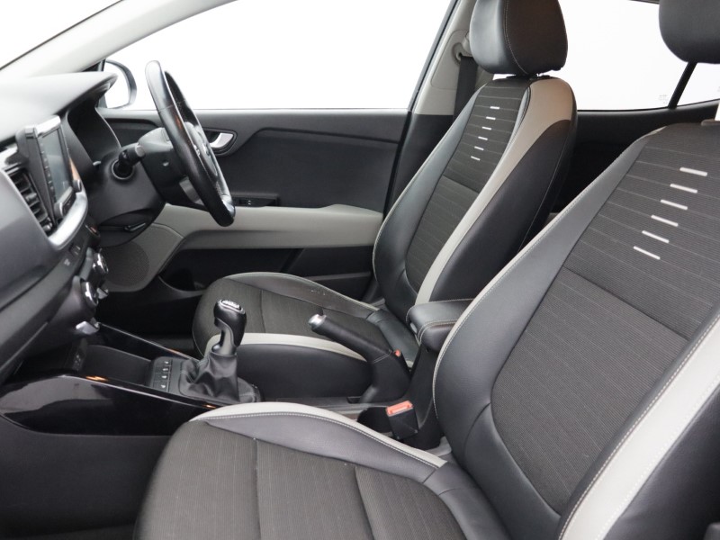 2018 (18) KIA STONIC 1.0T GDi First Edition 5dr 5187464