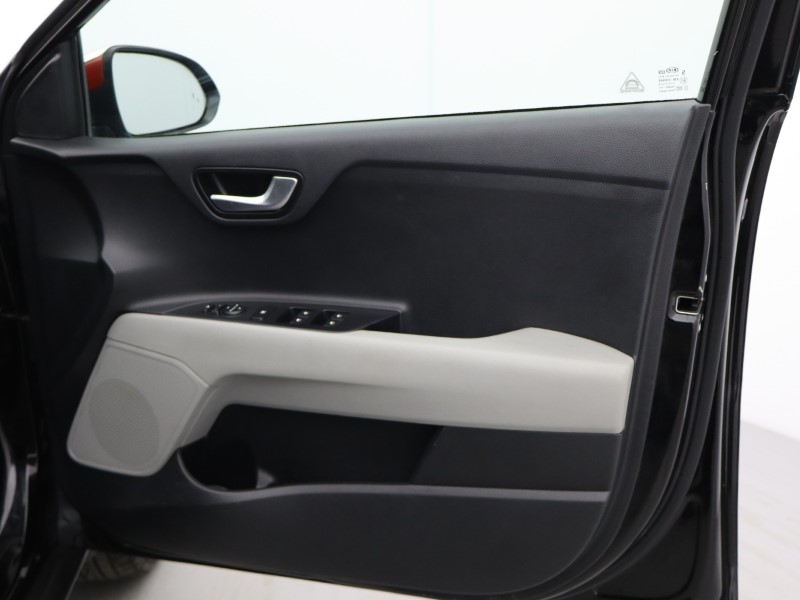 2018 (18) KIA STONIC 1.0T GDi First Edition 5dr 5187482