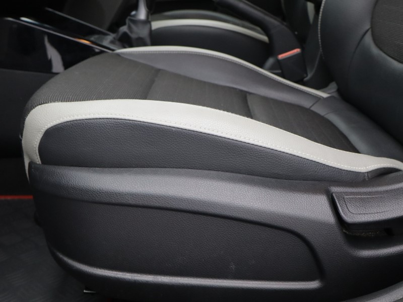 2018 (18) KIA STONIC 1.0T GDi First Edition 5dr 5187476