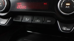 2018 (18) KIA STONIC 1.0T GDi First Edition 5dr 5187499