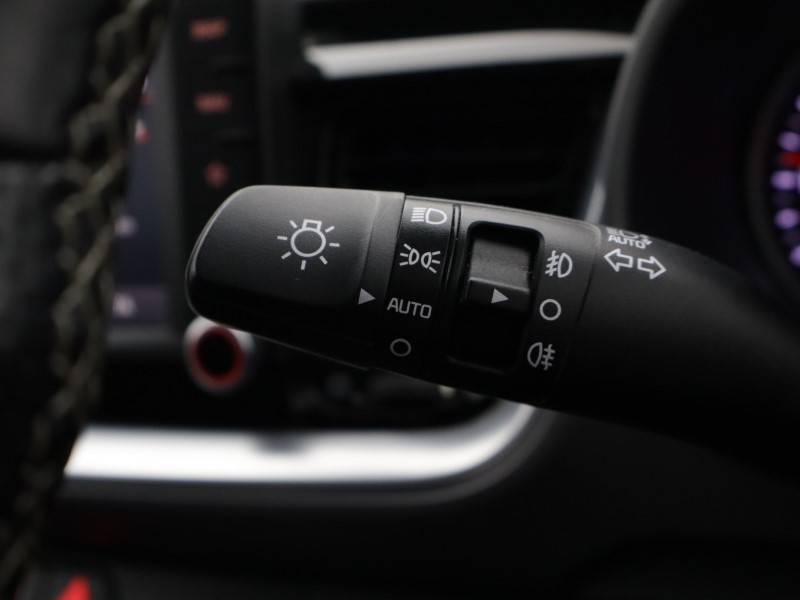 2018 (18) KIA STONIC 1.0T GDi First Edition 5dr 5187504