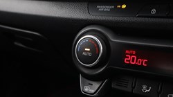 2018 (18) KIA STONIC 1.0T GDi First Edition 5dr 5187497