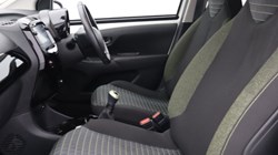 2021 (21) PEUGEOT 108 1.0 72 Collection 5dr 5197726