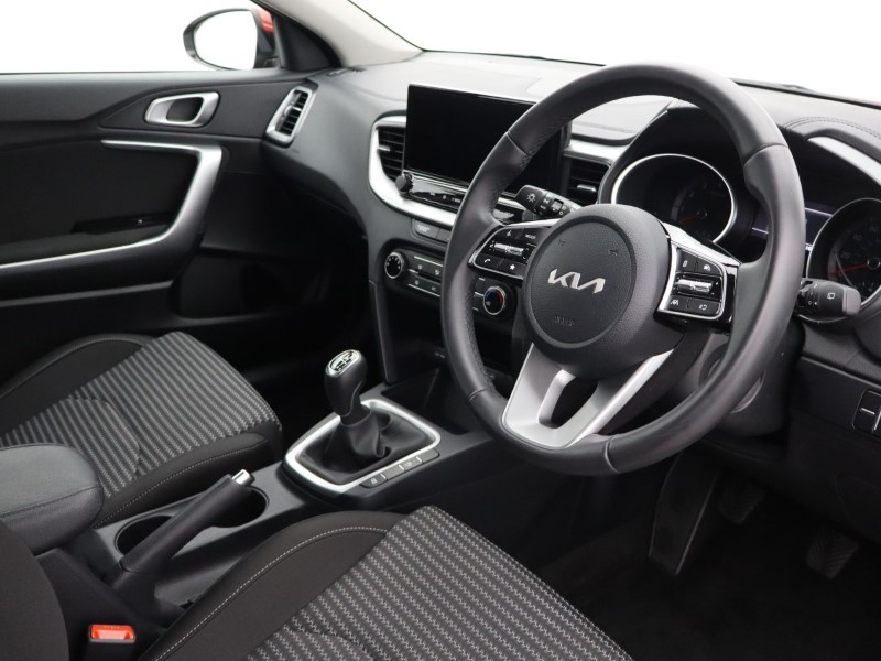 2025 (25) KIA CEED 1.5T GDi ISG 138 2 5dr 5536923