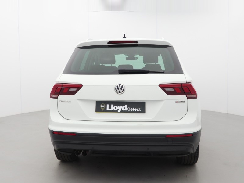 2019 (19) VOLKSWAGEN TIGUAN 2.0 TDi 150 4Motion SE Nav 5dr 5377856