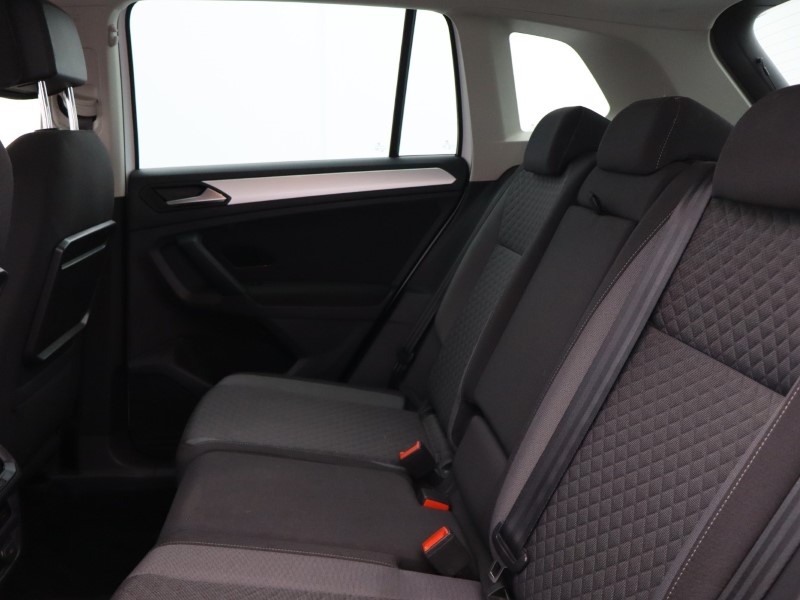 2019 (19) VOLKSWAGEN TIGUAN 2.0 TDi 150 4Motion SE Nav 5dr 5377854