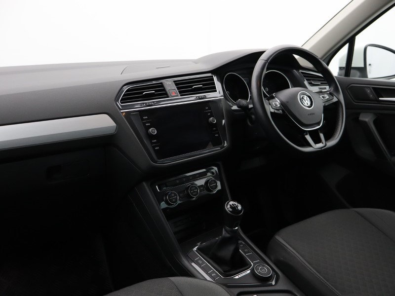 2019 (19) VOLKSWAGEN TIGUAN 2.0 TDi 150 4Motion SE Nav 5dr 5377855