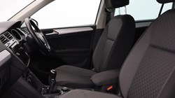 2019 (19) VOLKSWAGEN TIGUAN 2.0 TDi 150 4Motion SE Nav 5dr 5377853