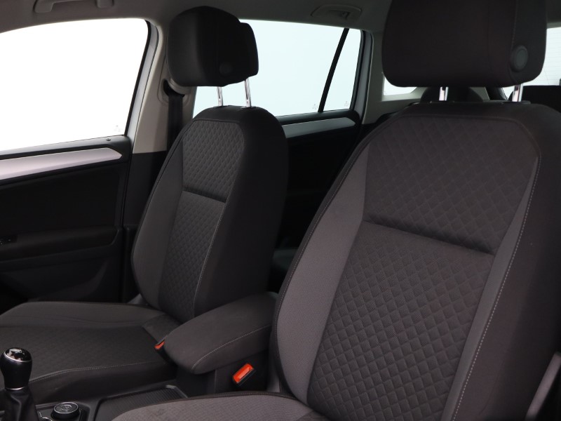 2019 (19) VOLKSWAGEN TIGUAN 2.0 TDi 150 4Motion SE Nav 5dr 5377866