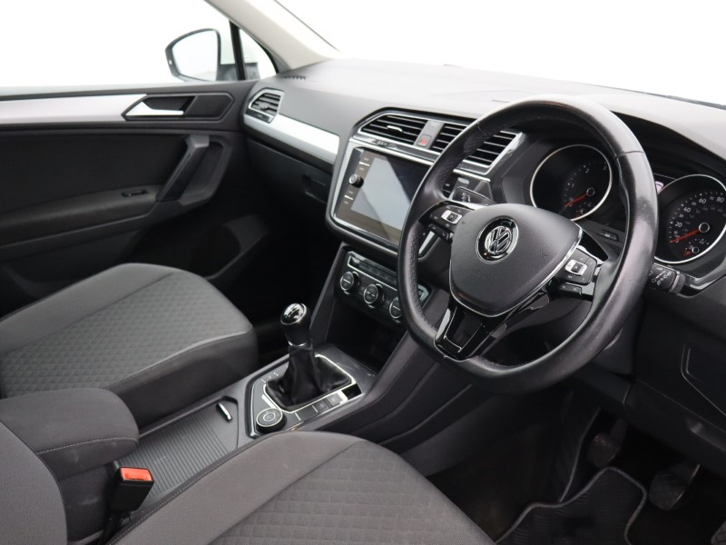 2019 (19) VOLKSWAGEN TIGUAN 2.0 TDi 150 4Motion SE Nav 5dr 5377871