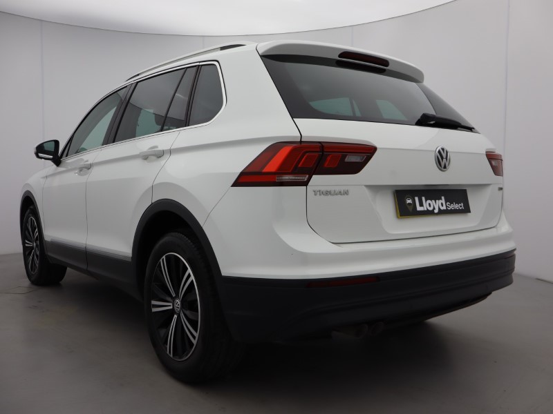 2019 (19) VOLKSWAGEN TIGUAN 2.0 TDi 150 4Motion SE Nav 5dr 5377889