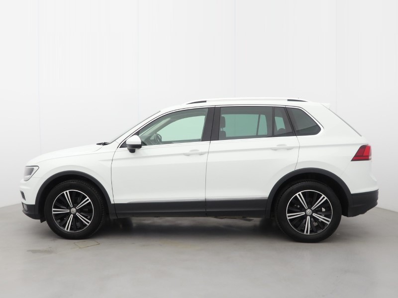 2019 (19) VOLKSWAGEN TIGUAN 2.0 TDi 150 4Motion SE Nav 5dr 5377862