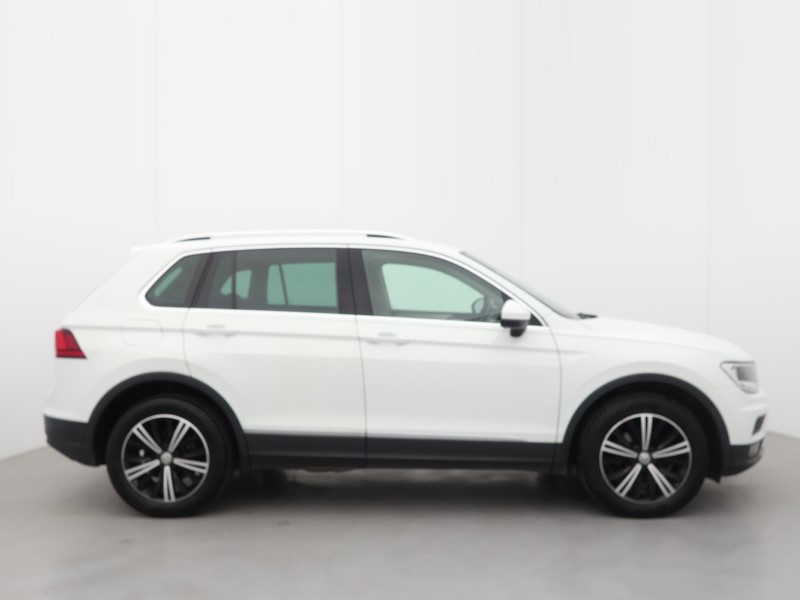 2019 (19) VOLKSWAGEN TIGUAN 2.0 TDi 150 4Motion SE Nav 5dr 5377863