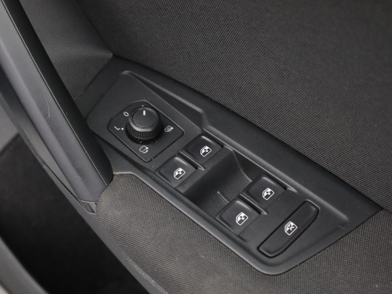 2019 (19) VOLKSWAGEN TIGUAN 2.0 TDi 150 4Motion SE Nav 5dr 5377873