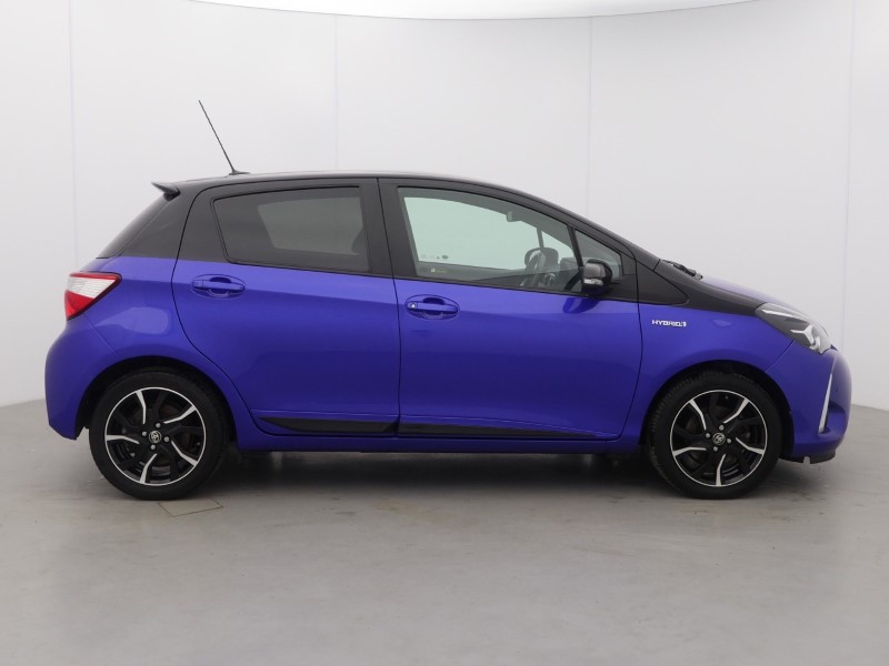 2017 (17) TOYOTA YARIS 1.5 Hybrid Red Bi-tone 5dr CVT 5488273