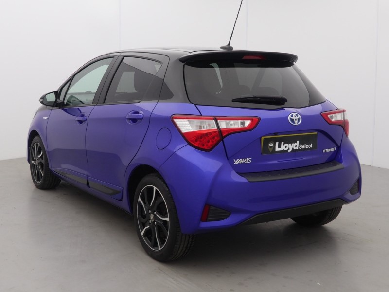 2017 (17) TOYOTA YARIS 1.5 Hybrid Red Bi-tone 5dr CVT 5488274