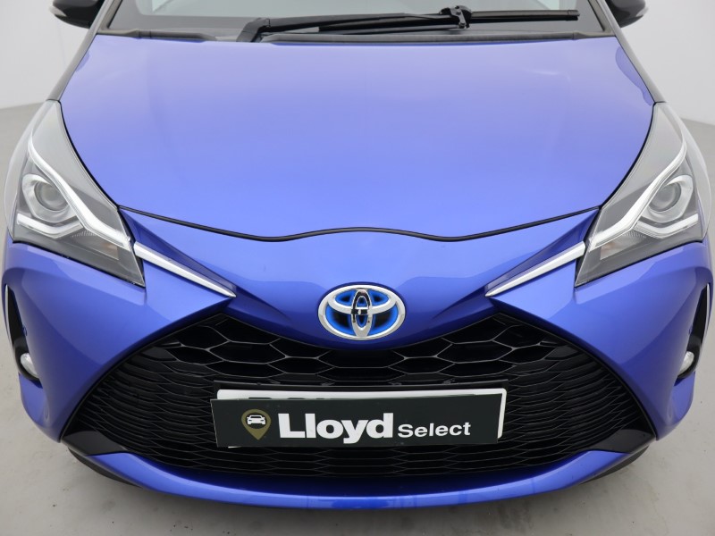 2017 (17) TOYOTA YARIS 1.5 Hybrid Red Bi-tone 5dr CVT 5488279