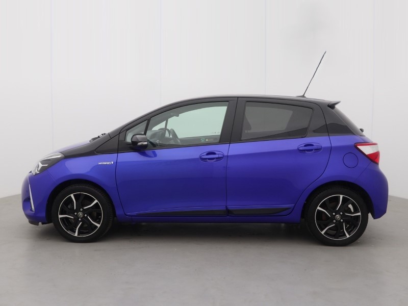 2017 (17) TOYOTA YARIS 1.5 Hybrid Red Bi-tone 5dr CVT 5488323