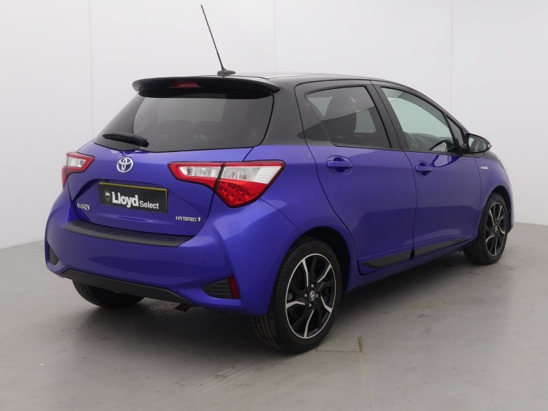2017 (17) TOYOTA YARIS 1.5 Hybrid Red Bi-tone 5dr CVT 5488275
