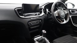 2025 (25) KIA CEED 1.5T GDi ISG 138 GT-Line 5dr 5541276