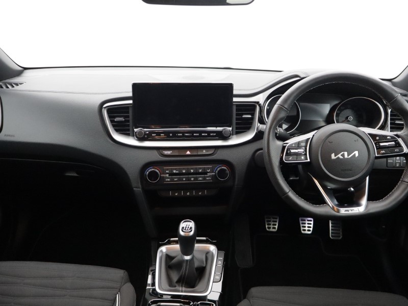 2025 (25) KIA CEED 1.5T GDi ISG 138 GT-Line 5dr 5541277