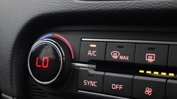 2025 (25) KIA CEED 1.5T GDi ISG 138 GT-Line 5dr 5541302