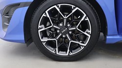 2024 (24) KIA CEED 1.5T GDi ISG 138 GT-Line 5dr 5704037